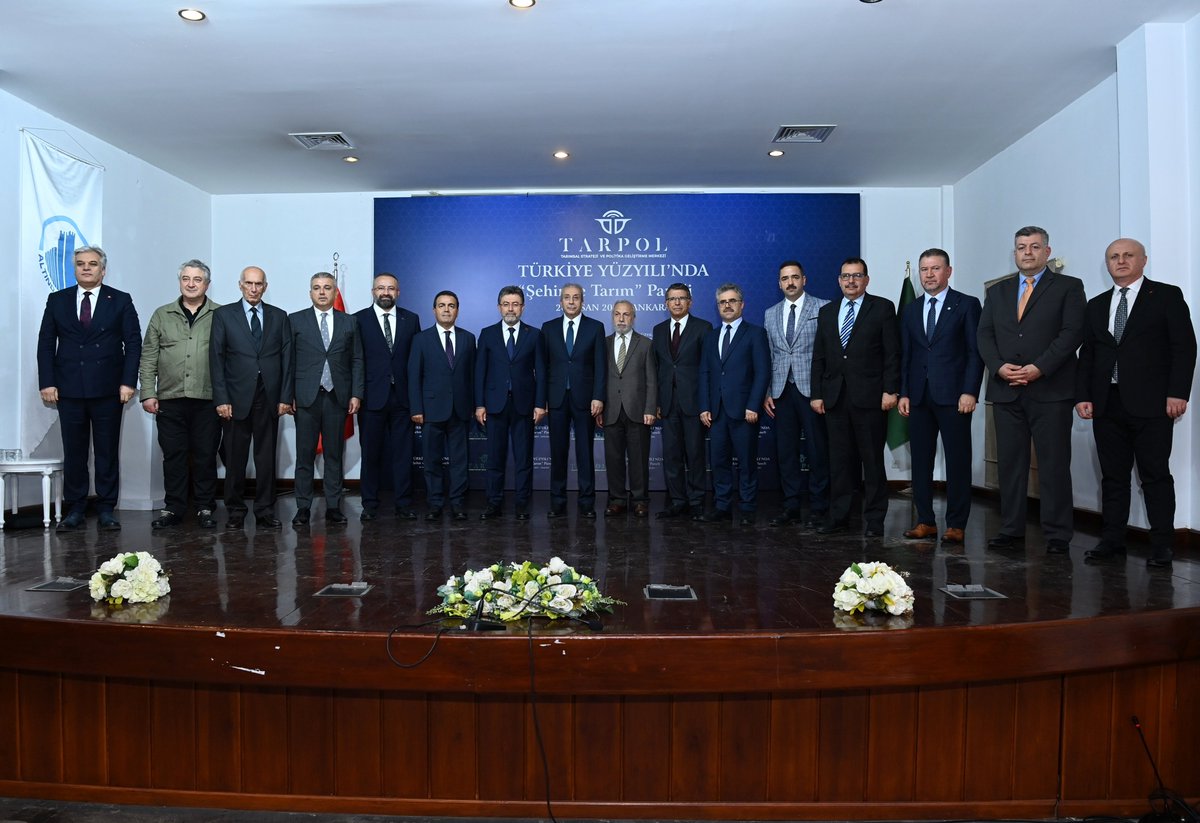🌾 Tarım, yalnızca bir üretim faaliyeti değildir. Aynı zamanda sosyal adaletin, toplumsal huzurun, çevresel sürdürülebilirliğin ve ulusal bağımsızlığın da teminatıdır.

Bu nedenle, şehir ve tarımı birlikte düşünmeden, kırsalı kalkındırmadan, tüketiciyi üreticiyle buluşturmadan