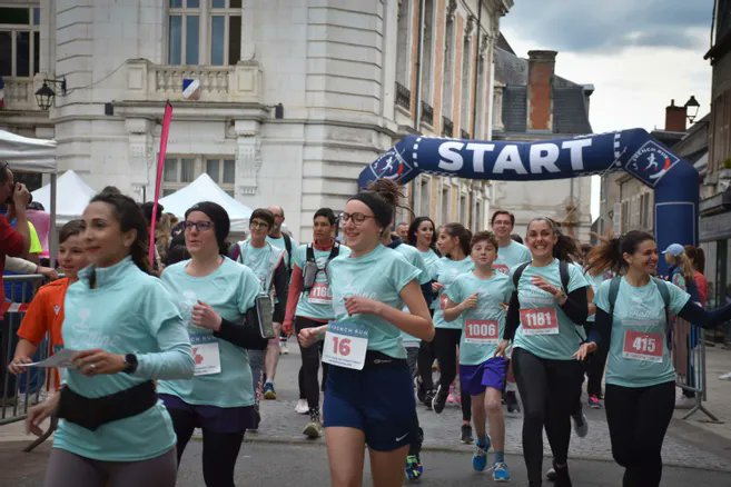 Une vague vert menthe dans les rues de #Decize, pour la Bottine et la Moustache... retrouvez les images de l'évènement #Nievre <a href="/labottinepower/">La Bottine 👚</a> >> lejdc.fr/decize-58300/s…