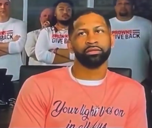 craigiskowitz's tweet image. when the waiter brings everyone else's food and says "yours will be right out"