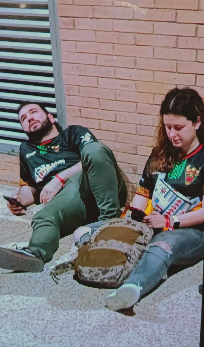 Foto del día. (Analizando MU's de cabeza, y revisando partidas anteriores para buscar las jugadas idóneas).