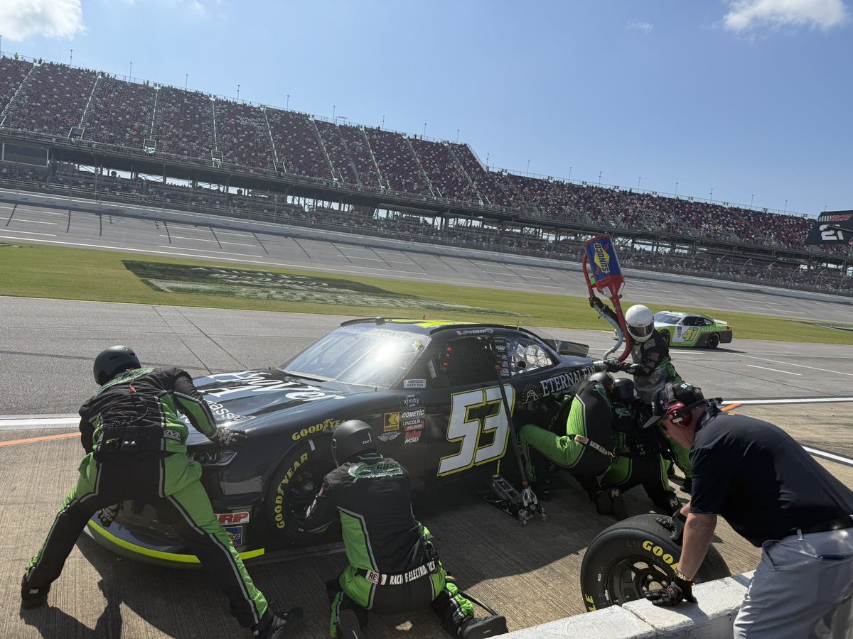 J_G_Motorsports's tweet photo. Caution for the end of stage 1. @GregVanAlst35 says he’s free &amp; pits for tires, fuel &amp; adjustments. @JoeyGaseRacing pits for tires &amp; fuel.

#CBFabricating | @HooverAV | @1eternalfan |  #CharityPlumbing | @Luckiestmansc | #PartriotAdventures | #AltruPartners https://t.co/eAMDpfX85D