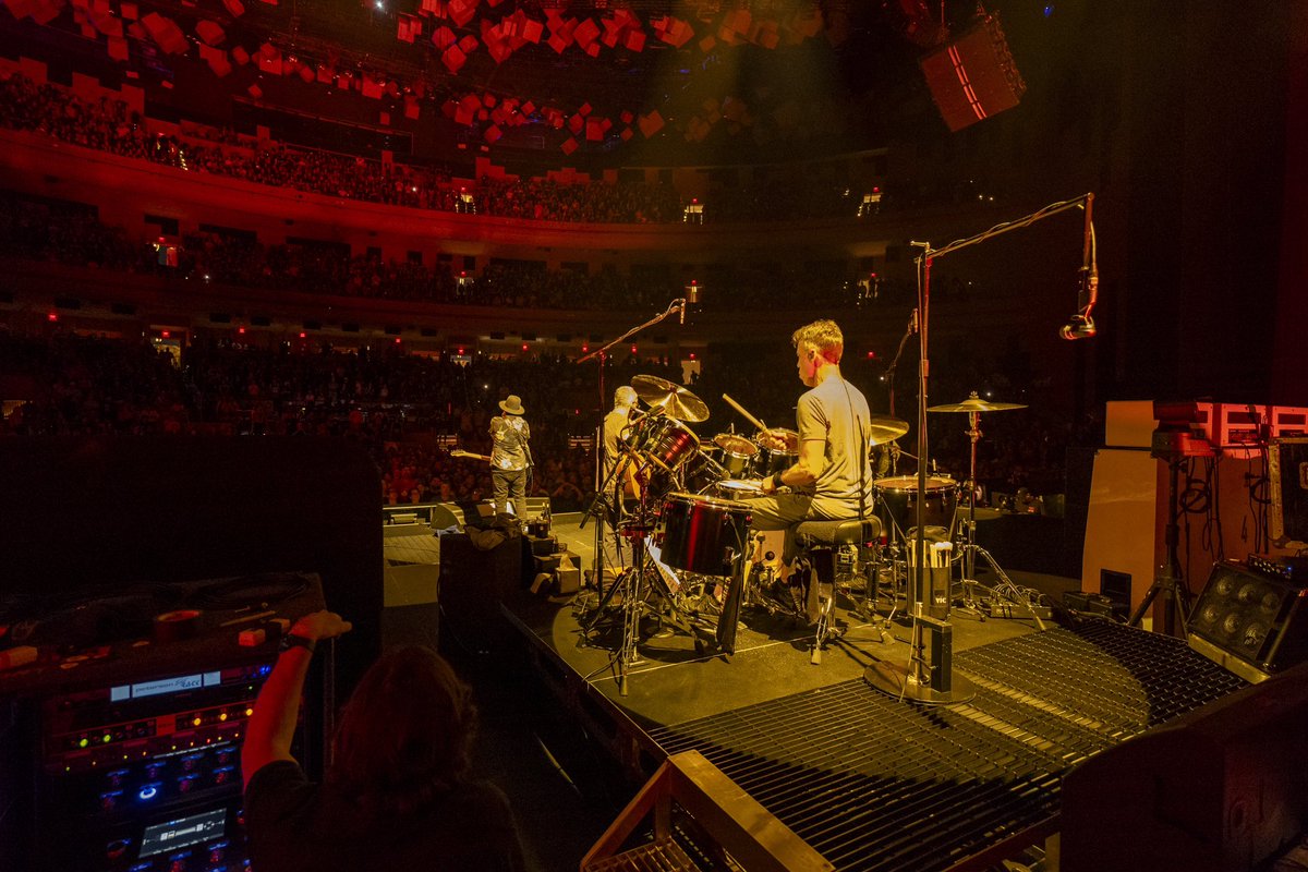 PearlJam's tweet image. Who’s ready for night 2?

📸: Geoff Whitman