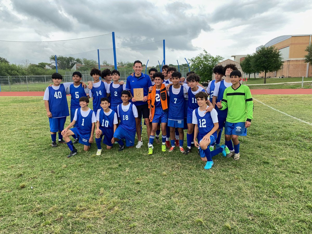 Way to go 8th grade Boys! Showcase Champs! <a href="/MacBrahmaSports/">Brahma Sports</a> <a href="/LadyYearling/">Lady Yearling Athletics NEISD</a>