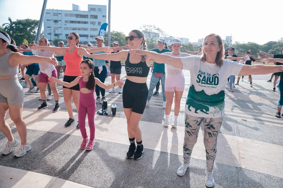 Con el programa de hábitos y estilos de vida saludable “Por tu salud, vamos con toda” desarrollamos jornadas deportivas, ejercicios, aeróbicos, de fuerza y resistencia, para que las familias cordobesas mejoren sus hábitos y estilos de vida. 🏃‍♀️

#DíaDeLaNiñez