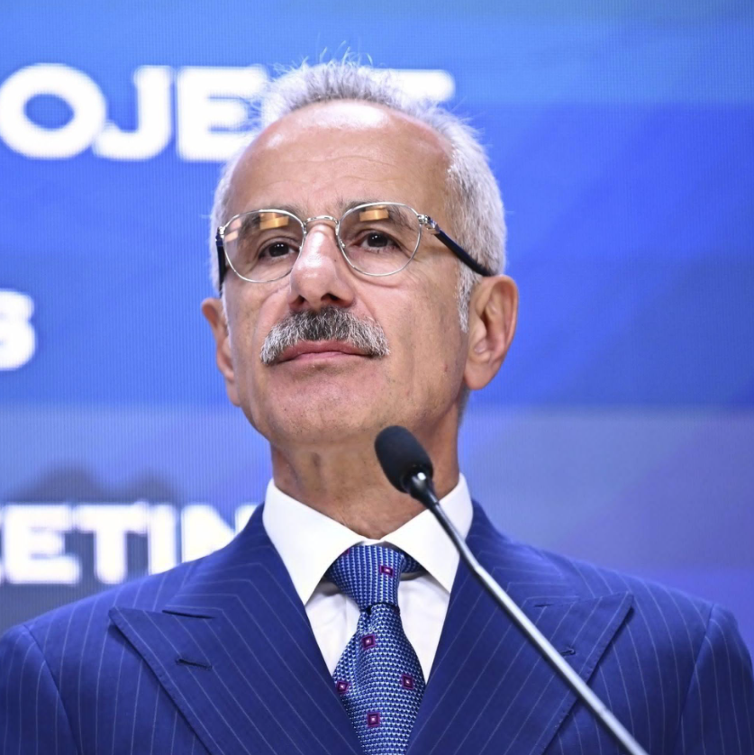 pusholder's tweet photo. Bakan Uraloğlu: "Güney Kore'de 5G var ama Türkiye'deki 4.5G hızında değil." https://t.co/cSjsqwwKyk