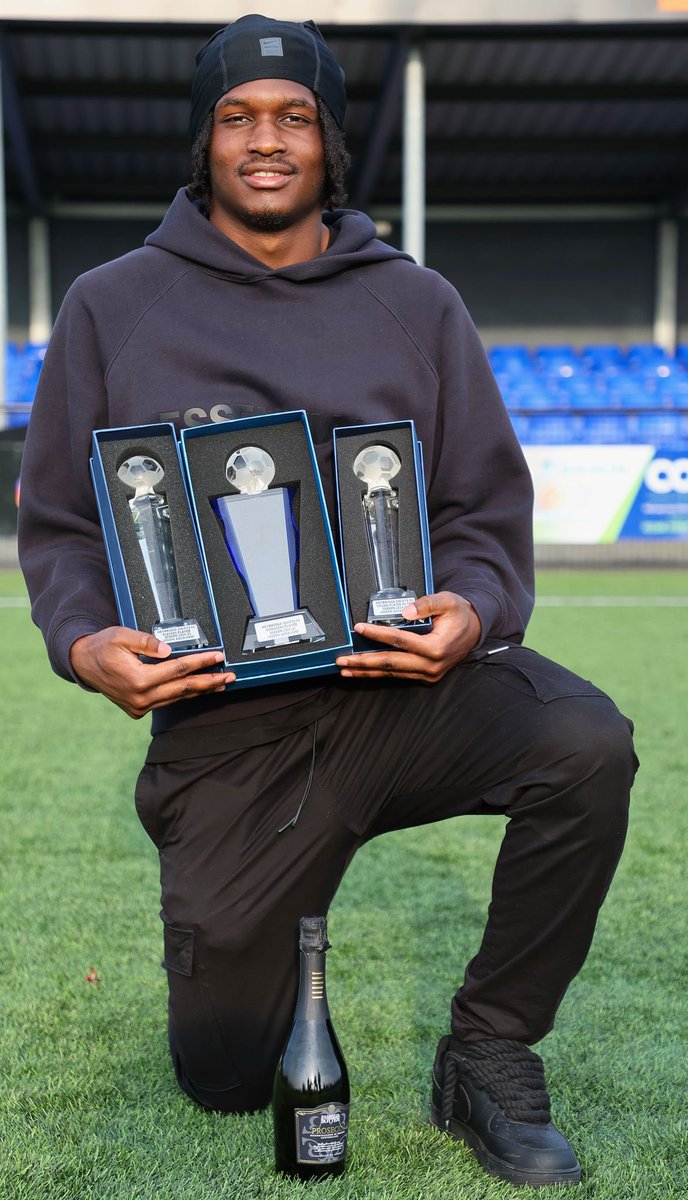 The only player to play every minute of all 50 games this season 🙌🏻

This season’s Manager’s Player of the Year, Player’s Player of the Year and Young Player of the Year. 

What a season for <a href="/1JosephA/">Joseph</a>! 👏🏻

📸 <a href="/edmonds_alan/">Alan Edmonds 📸</a> 

#Swifts
