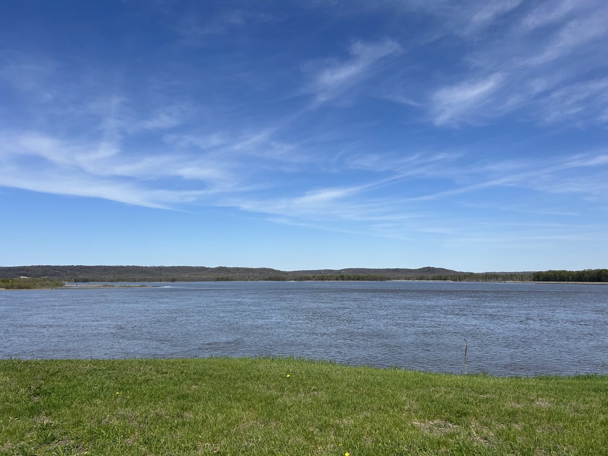 Beautiful spring afternoon in Bellevue for a walk along the Mississippi. Lovely town     to visit also if you haven’t been here.