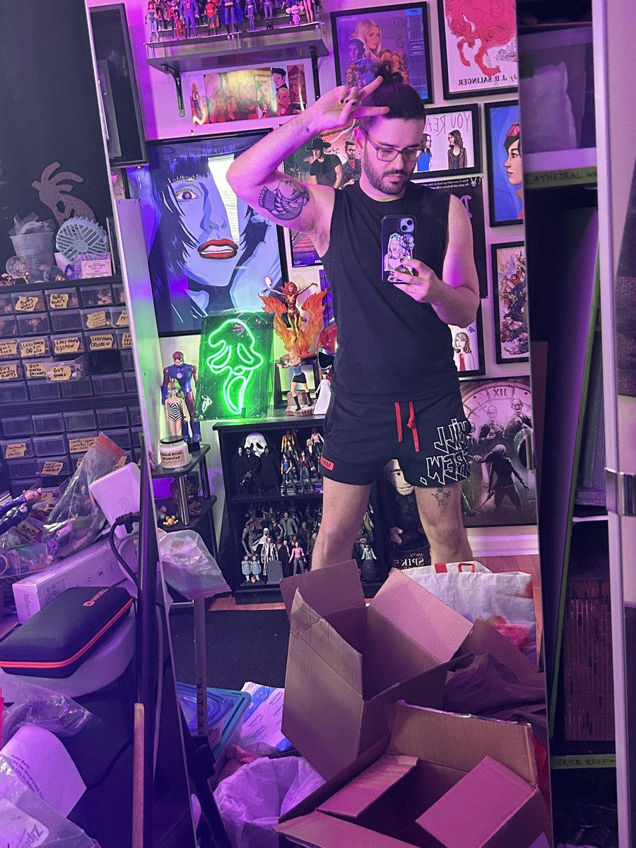 ianxcarlos's tweet image. Cleaning today✨
