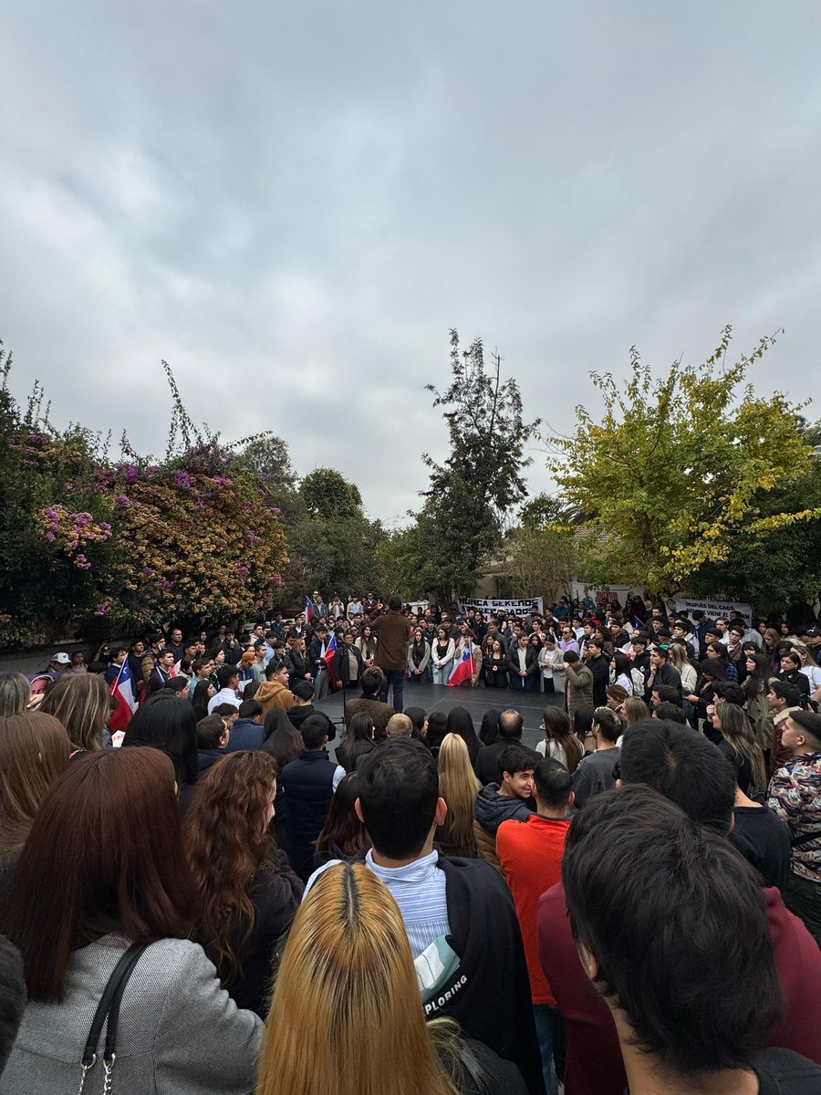 Junto a cientos de jóvenes, hoy iniciamos el camino para recuperar nuestro país. El camino que llevará a José Antonio Kast a La Moneda. Llegó la hora de la libertad, el progreso ecónomico y del sentido común. Estos son los #JovenesXKast