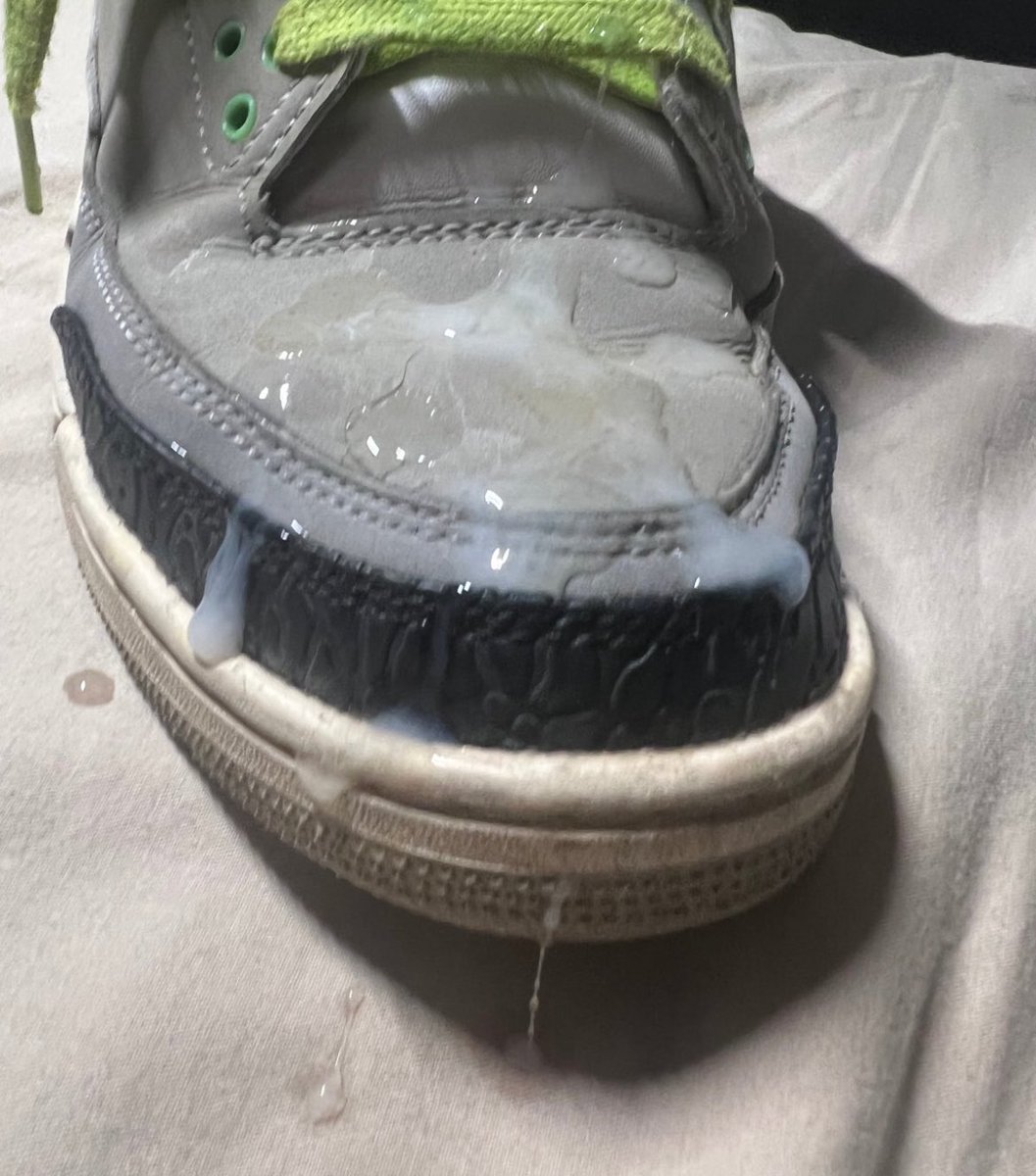 lanthonl's tweet photo. Some load over my friend’s Jordans😈😈

Also anyone in Paris?? https://t.co/jfkdpNFtIB