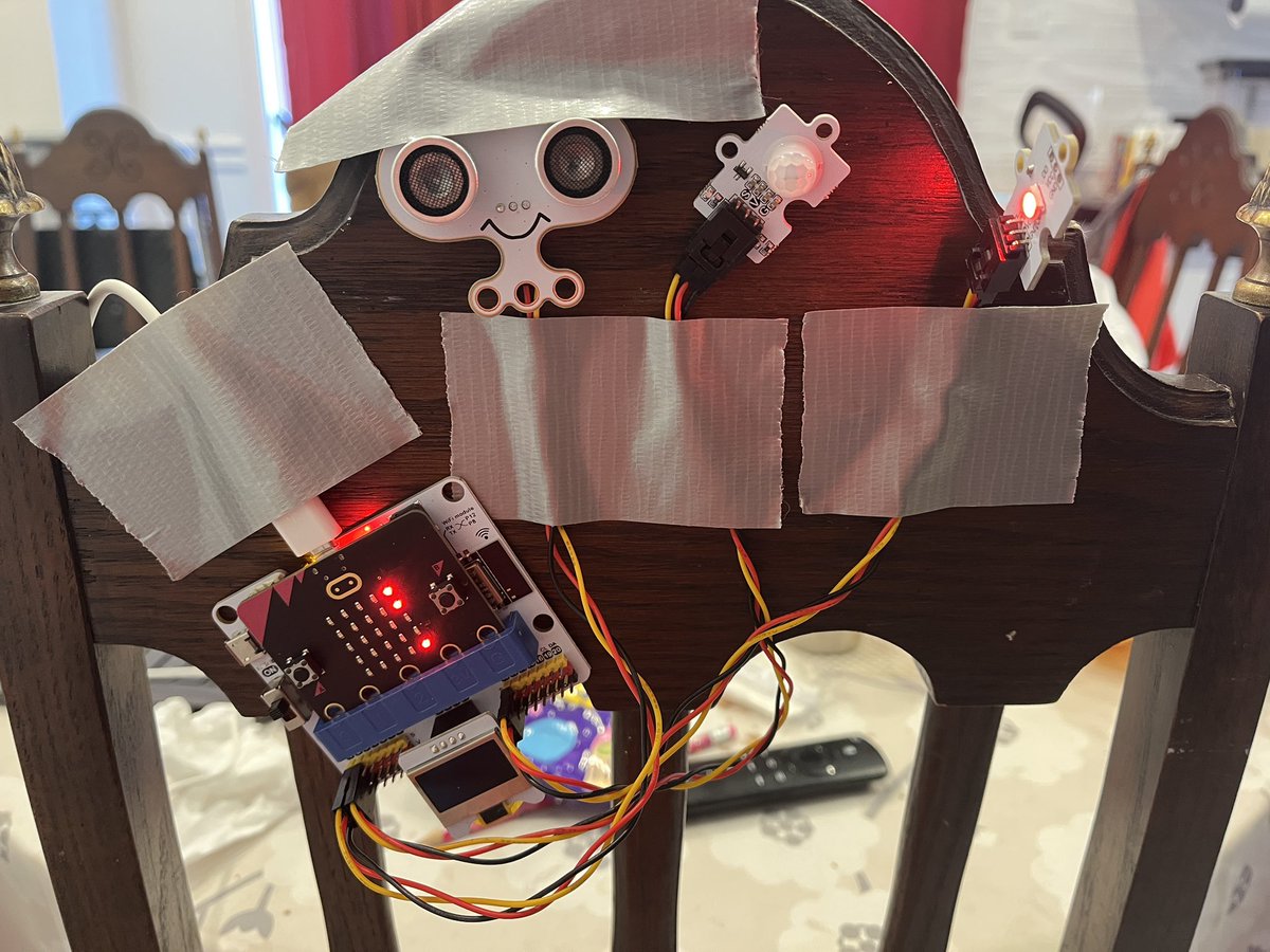 Isn’t this how everyone spends their Saturday afternoon? <a href="/microbit_edu/">Micro:bit Educational Foundation</a> Using micro:bit to create an alarm.