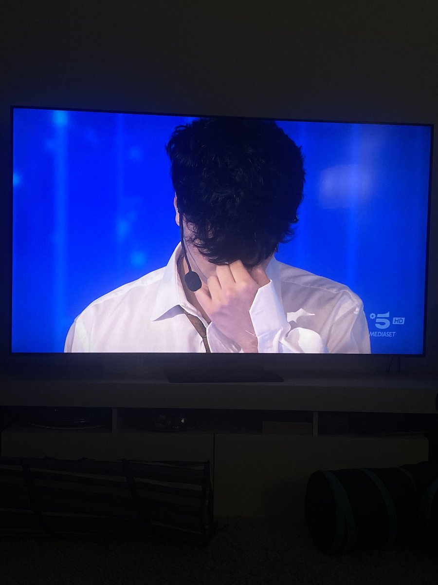 amicimania's tweet photo. “Sei proprio pazza di Trigno” 
il rapporto allievo-professore migliore che ci sia https://t.co/GJ7qvdSxGt