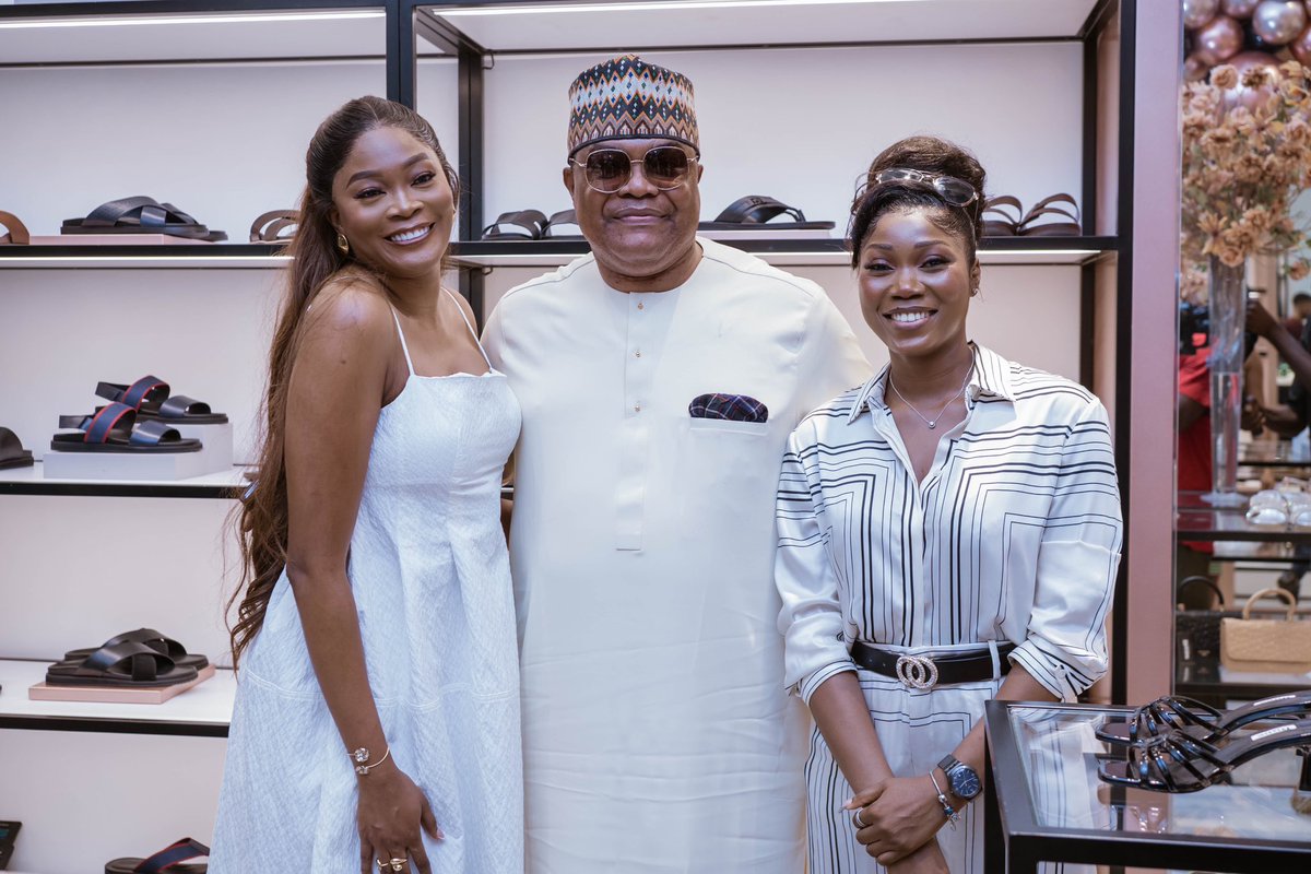 PurpleLekki's tweet image. Happy shoppers are happy people and there’s plenty to smile about at @dune_london_ng in @purplelekki! 

Come shop and treat yourself!

#purplelekki #shopwithstyle #fashion