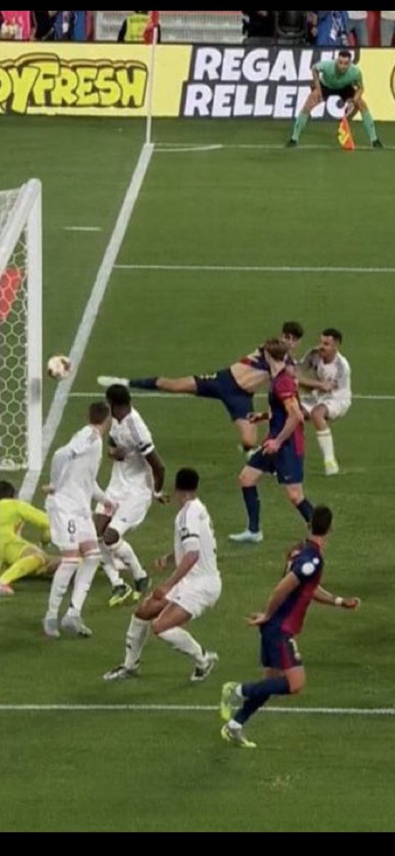 Nos va a costar pq nos lo van a poner muy difícil 
De momento dos penaltis y dos amarillas de los q se quejan de los árbitros