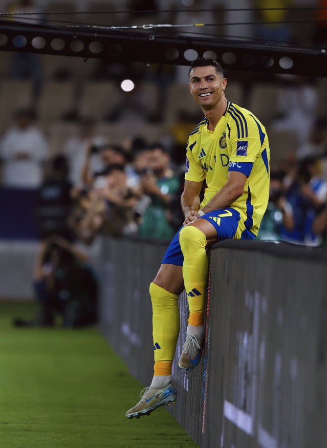 omr600's tweet photo. I    C    O     N    I    C
الحاضر والماضي 💛💙💛

#CR7 🐐 
#النصر_يوكوهاما
 #ACLEliteFinals https://t.co/51WacfvgQL