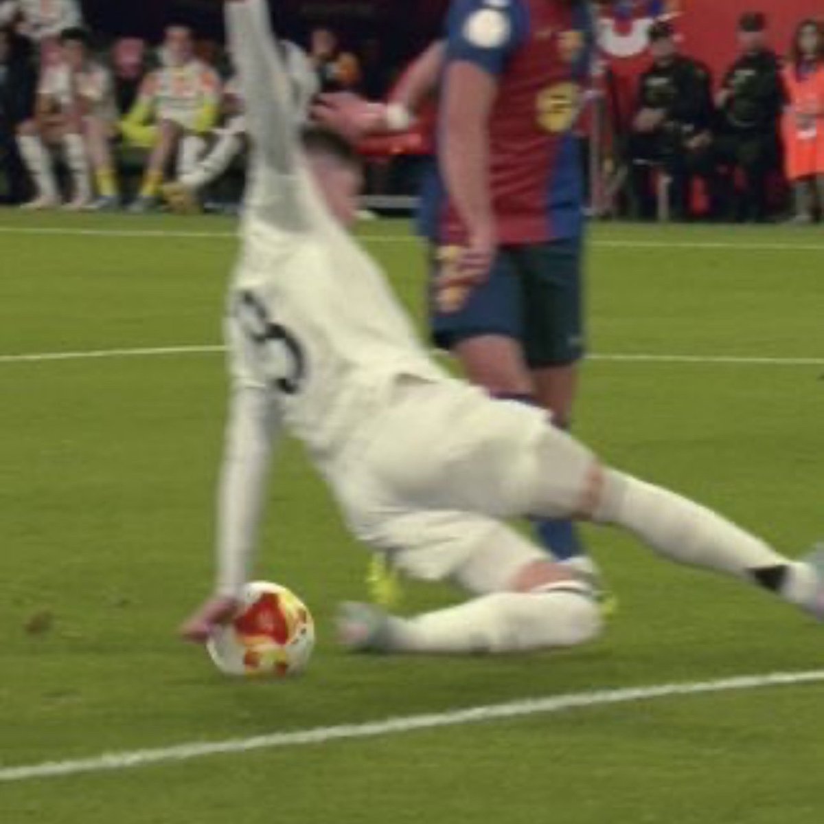 BarcaUniversal's tweet photo. Real Madrid's pressure worked. https://t.co/C8J6tEW52B