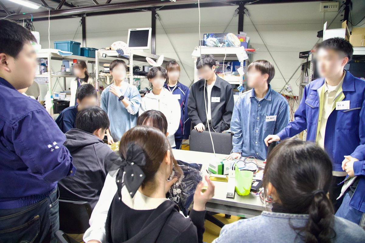TmNCT_robotech's tweet photo. 【新入部員歓迎会】
先日、新入部員歓迎会(菓子パ)を行いました！
想像していたよりも盛り上がりとても良い会になりました
今年度は26名入部してくれました！
高専ロボコンに向けて頑張っていきます！ https://t.co/7SqLHtvivf