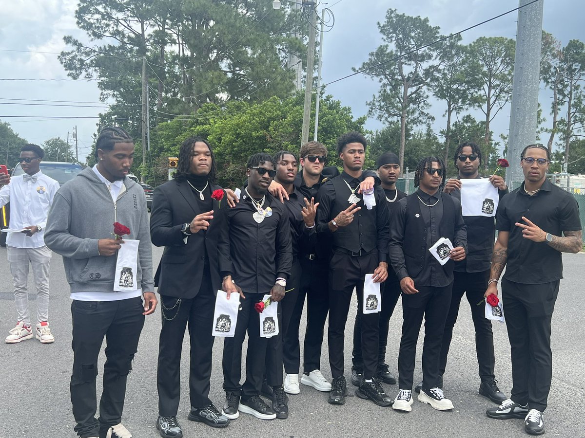 courierchris's tweet photo. It was great to see so many people celebrate Kyren Lacy life like they did today. Many Thibodaux and LSU teammates including Jayden Daniels @JayD__5 Continued prayers for Washington and Lacy families. Thibodaux sent @alltimegreattt off right. https://t.co/jv8GLLSUYT