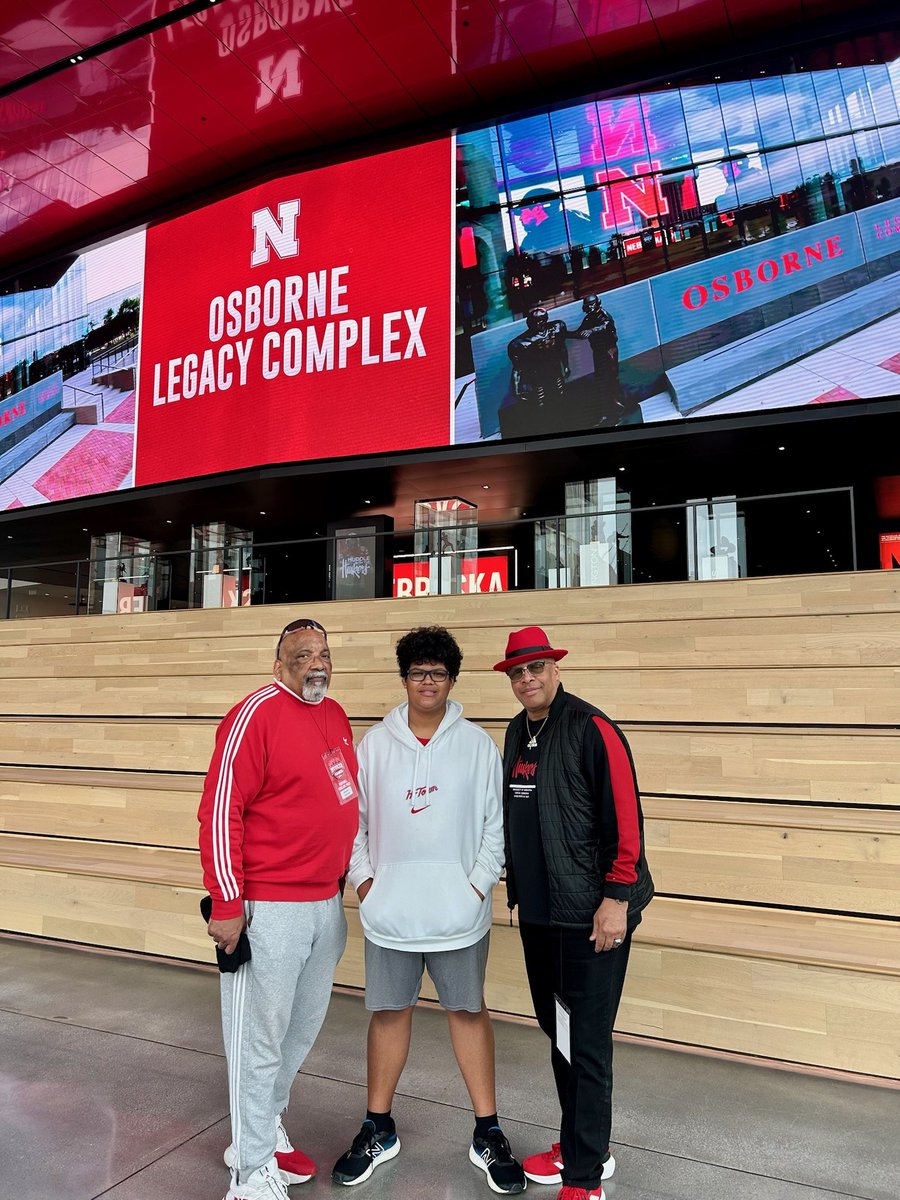 RickyCSimmons's tweet image. Big S/O to Former Husker Rodney Lewis and Niles Beasley for hanging out with me at the Osborne Legacy Complex. Stay Humble! Happy as always! #LookLikeSomebody #RCS7 #RickyAnotherDayInParadise