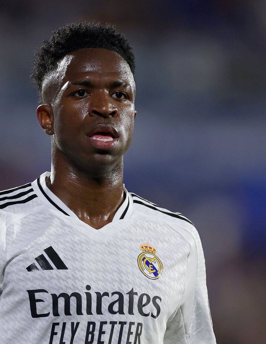 Vinicius' first half vs. Barcelona:

- 0 shots
- 0% dribbles completed
- 5 passes
- 50% crosses
- 2 offsides
- 0 long balls