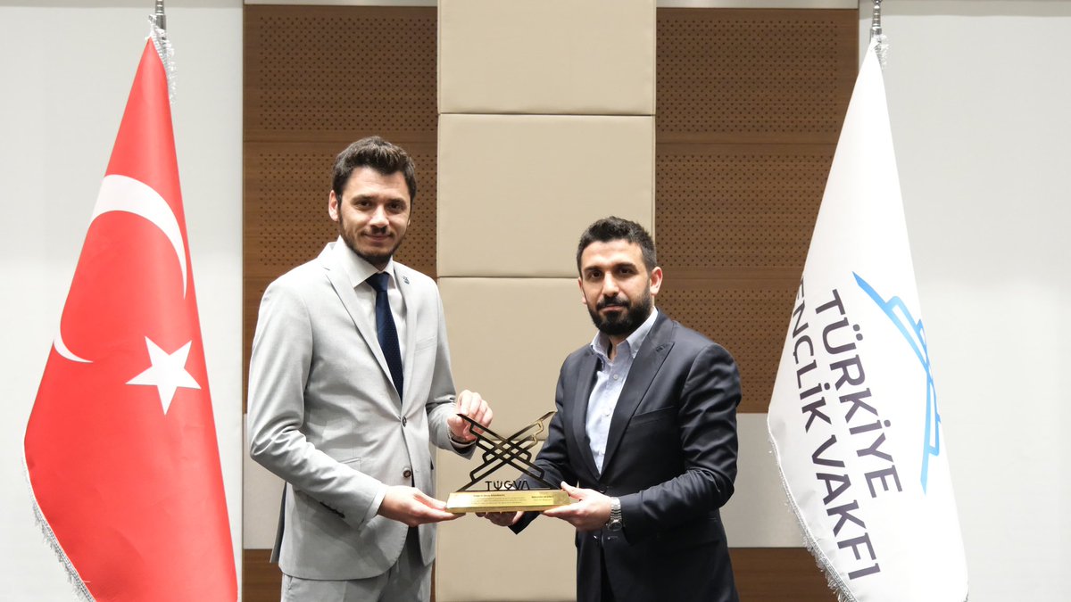 3 yılı aşkın il başkan yardımcısı, 2 yıl il başkanı olarak 5 yılı aşkın süredir TÜGVAM’a Ankara’da hizmet etme nimeti ile müşerref oldum.

Gençliğimizi bu kutlu yolda tüketmenin verdiği huzur şöyle dursun, kocaman bir kardeşlik halkasına mensup olmanın mutluluğu tarif edilemez.