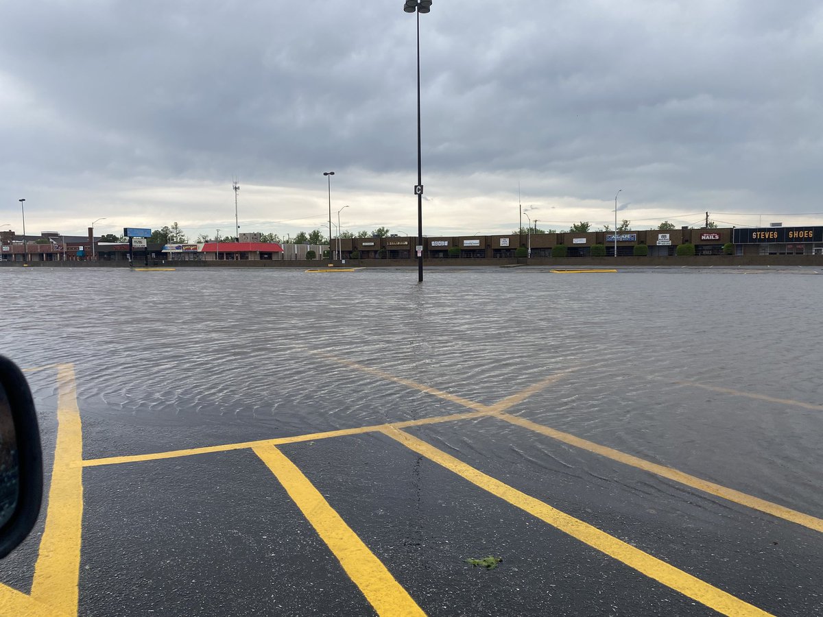 _TwistedNature's tweet image. Still some remnant ponding in parking lots from heavy amounts of rainfall earlier this morning in Lawton, OK. #okwx