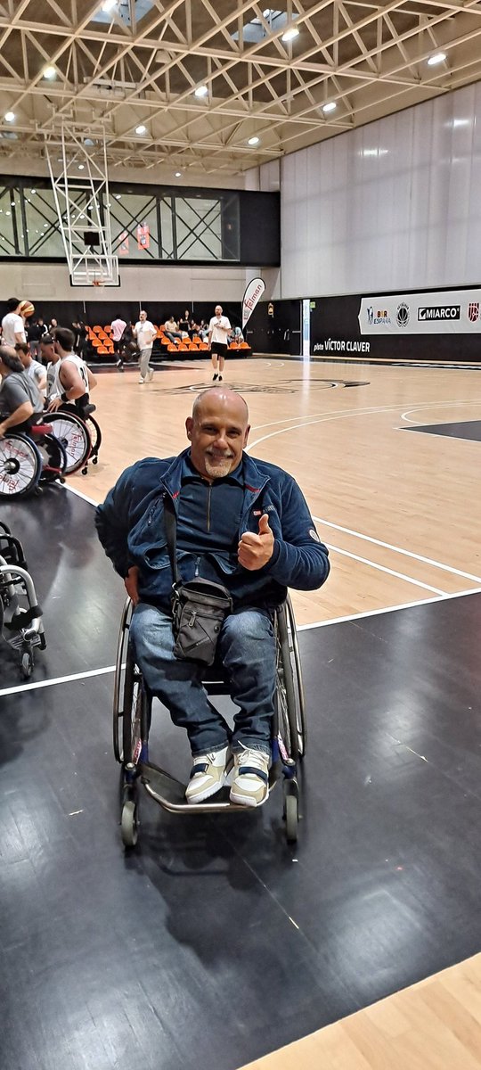 validovalencia's tweet image. Gran jornada de BSR en la Alqueria del basket con C.B. Petraher Bàsquet Sud València de protagonista junto a otros equipos de España.

🏀😉👍

@FDMValencia
@codifiva_org

🏀😉👍