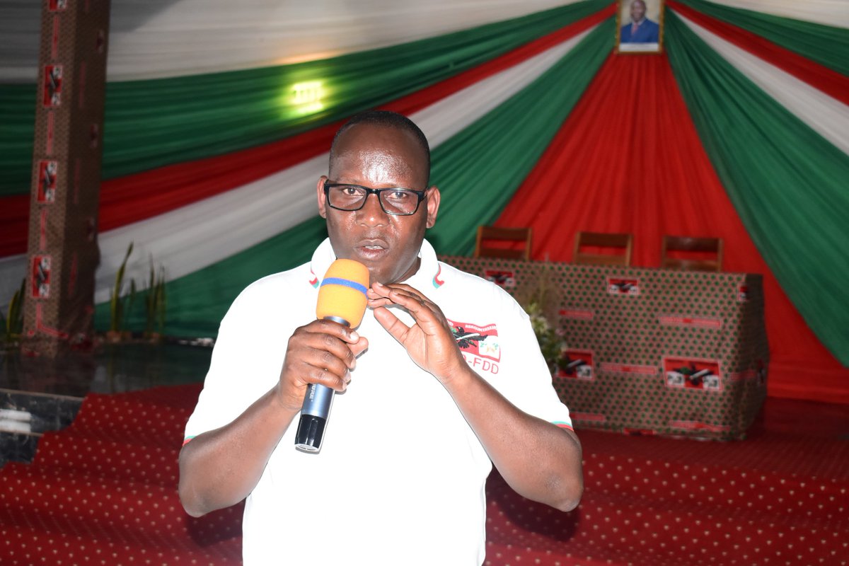 #Burundi: Présentation, ce samedi, au chef lieu de <a href="/CankuzoProvince/">Province Cankuzo</a>, des réalisations du parti <a href="/CnddFdd/">CNDD-FDD</a> à #Buhumuza dans les 4 1ers mois de 2025 et perspectives d'avenir. C'était en présence du #SGA du parti #Cyriaque_Nshimirimana, les 3 Gouverneurs, Ministres,....