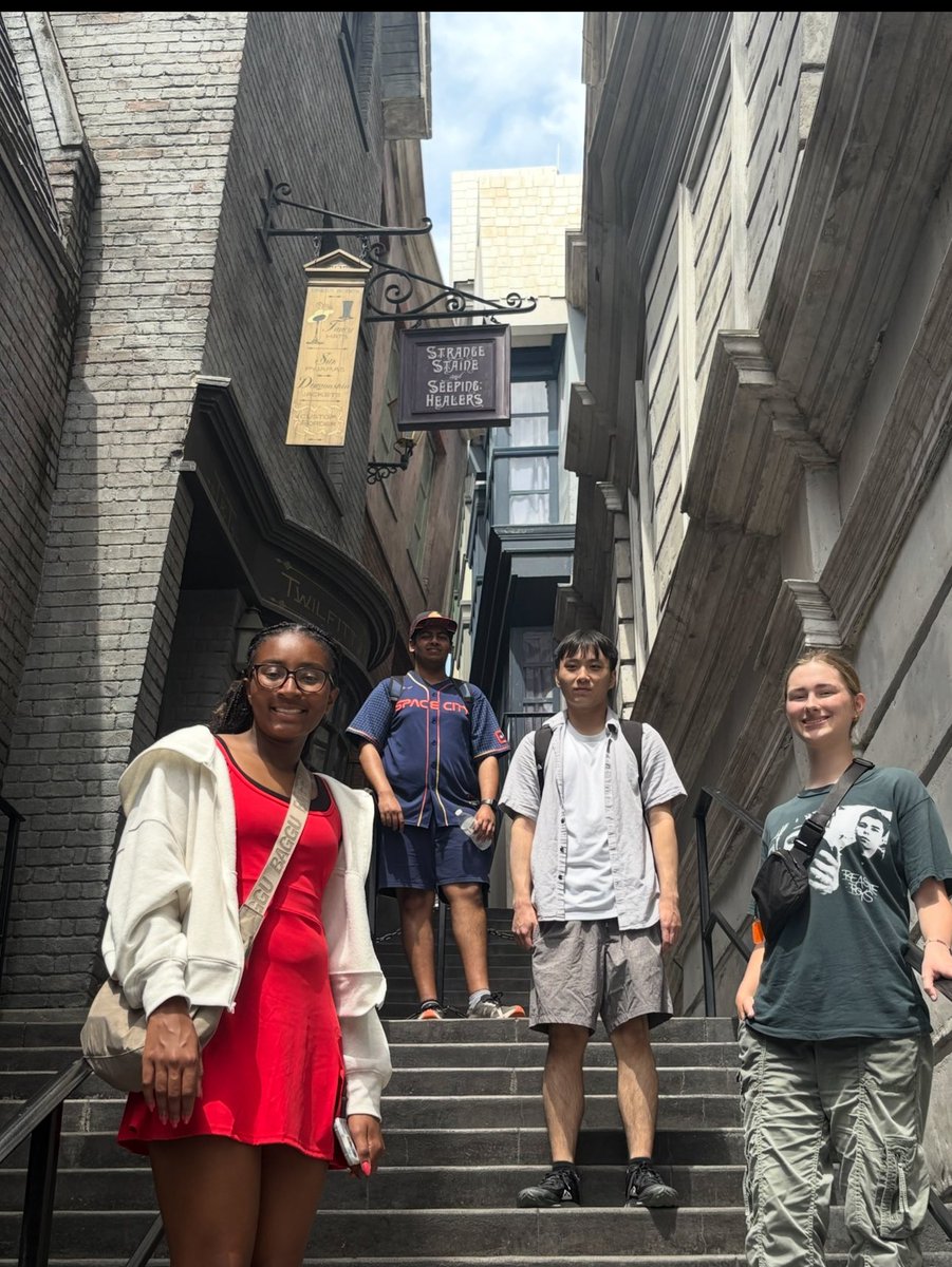 FULSHEAR_DECA's tweet photo. Day #1 at Universal Studios Orlando for ICDC. More to come later from opening ceremonies. I love having the opportunity to travel with these kids and help them create futures for themselves. https://t.co/R4IFpXOBaV