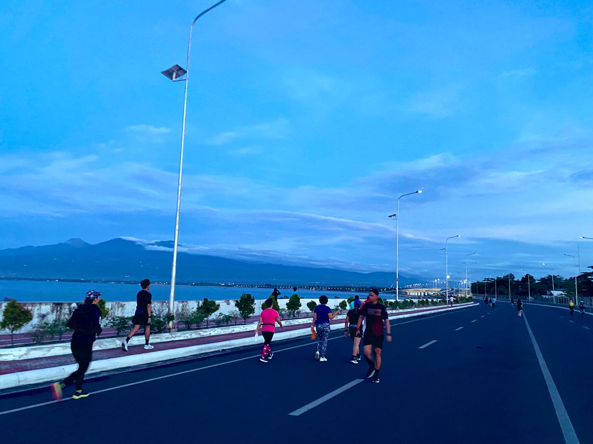 Jogging 🏃‍♂️🏃‍♂️🏃‍♂️

📍Ciastal Road Davao