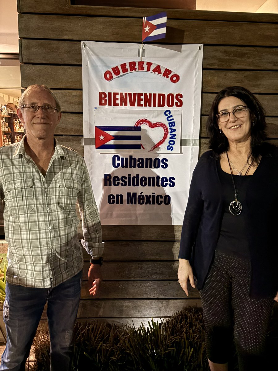 Realizamos exitosamente consulado itinerante en el estado de #Queretaro.

El espacio fue propicio para intercambiar con la comunidad cubana en esta región sobre las recientes modificaciones en la política migratoria de nuestra país. 

#JuntosXCuba 🇨🇺🇲🇽