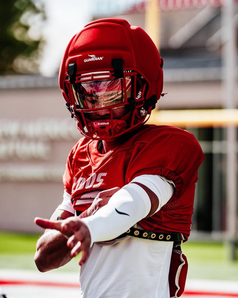 Another dual sport Lobo <a href="/MelakiGutierrez/">Melaki Gutierrez</a> 🔥👏

 #GoLobos | 🐺🆙