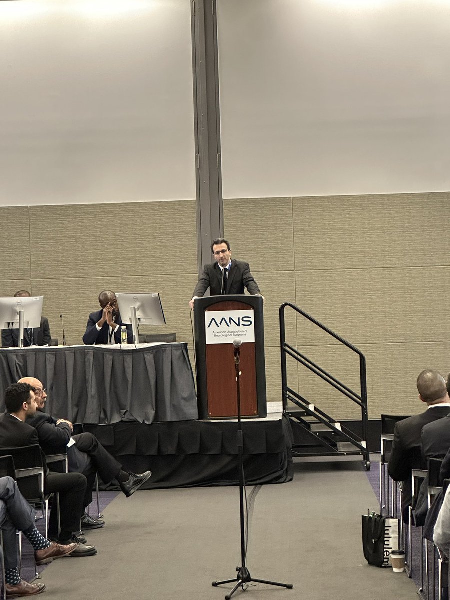 PavelPichardoMD's tweet image. Another strong day at #AANS2025!
Great work by the UTH team and @EsquenaziMD on the gut–glioma axis research at the lab — exciting developments ahead! @AANSNeuro @NeurosurgUTH