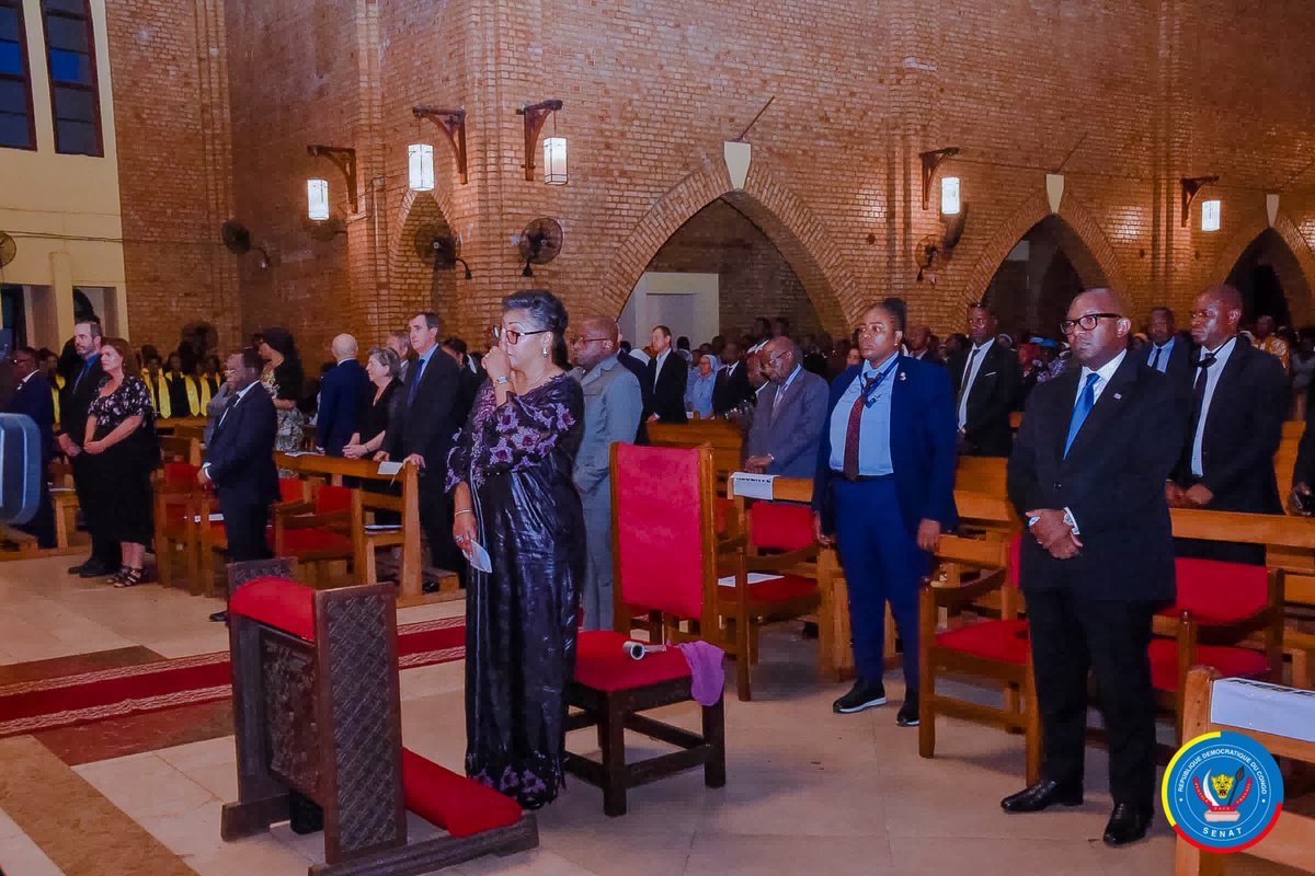 LukondeSama's tweet photo. En ce jour de messe d’adieu, nous saluons une dernière fois la mémoire de Sa Sainteté le Pape François.

Nous rendons grâce à Dieu pour ce pasteur hors du commun, dont la vie fut un don pour l’humanité. Que son âme repose en paix.

#paix #pape #messe #RDC #PapeFrancois https://t.co/5WHZJoW7MU