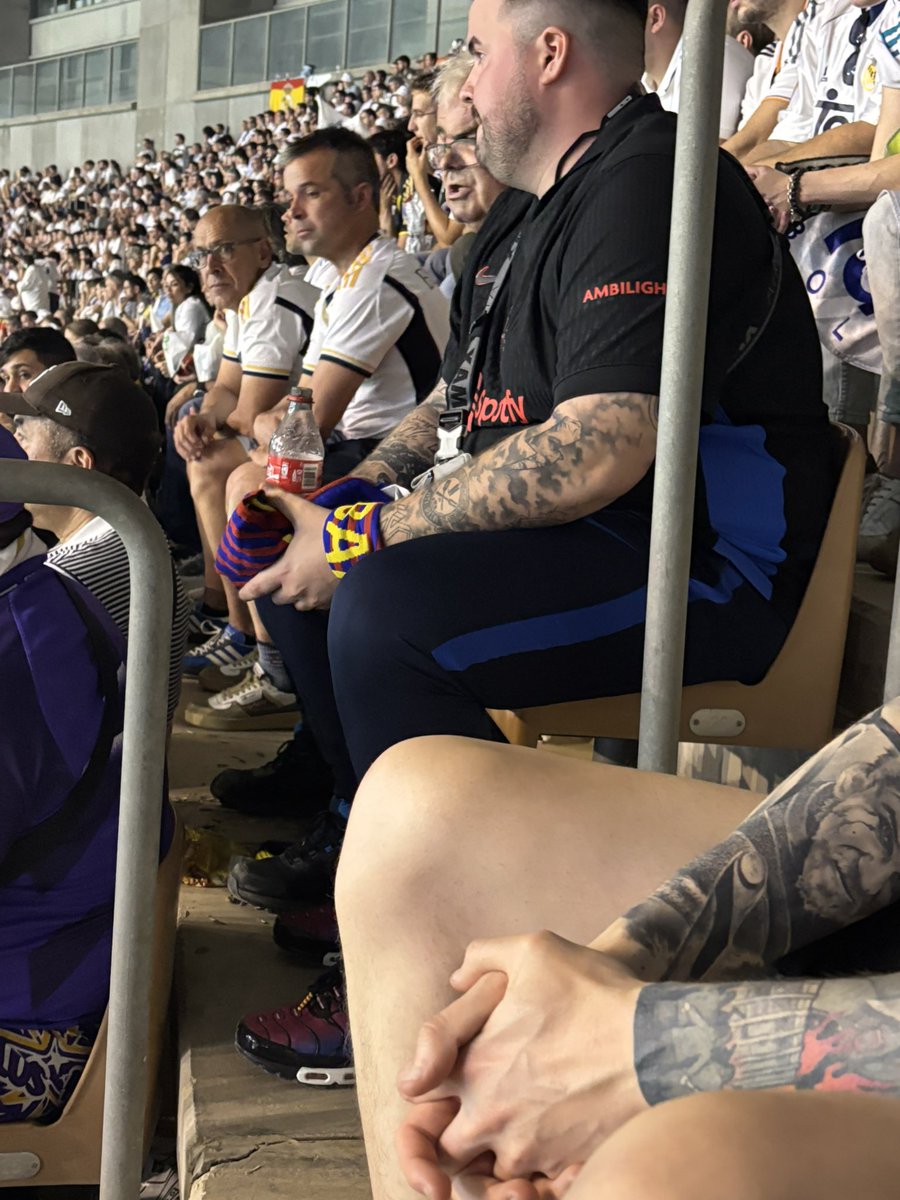 Fernando Berrocal (@nandoalovera) on Twitter photo El socio que tiene las entradas en Sector Grasa Norte 513, fila 26 asientos 156 y 158 ha revendido las entradas a aficionados de FCB
<a href="/realmadrid/">Real Madrid C.F.</a> van a haber algo
<a href="/aficion_Rmadrid/">Afición Real Madrid</a> difunde por favor El socio que tiene las entradas en Sector Grasa Norte 513, fila 26 asientos 156 y 158 ha revendido las entradas a aficionados de FCB
<a href="/realmadrid/">Real Madrid C.F.</a> van a haber algo
<a href="/aficion_Rmadrid/">Afición Real Madrid</a> difunde por favor