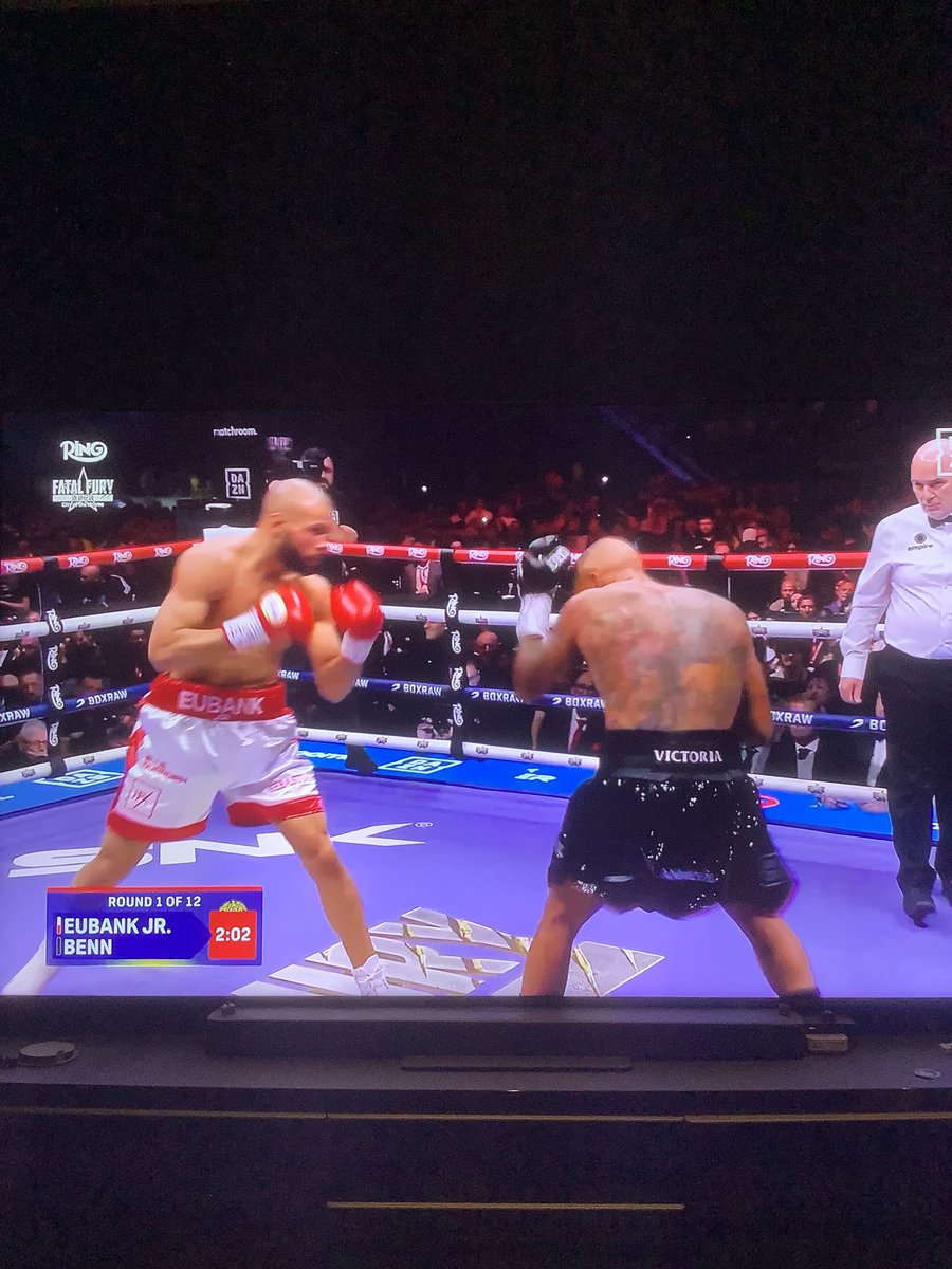 HoanDaoVu1's tweet image. Lets go! Come on Eubank!

#EubankJr #Benn #Boxing #EubankjrvsBenn