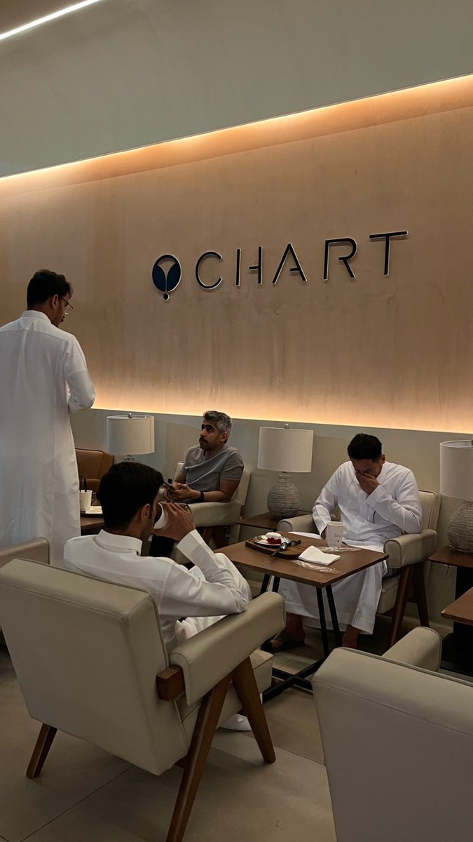 "ضاعوا اللي جوْ معاها مسيّرات
واقبلت تمشي تقل محدٍ معاها"

لم يقصد طلال الرشيد التقليل من أحد ولكن الإنصاف مطلوب .

#الخبر