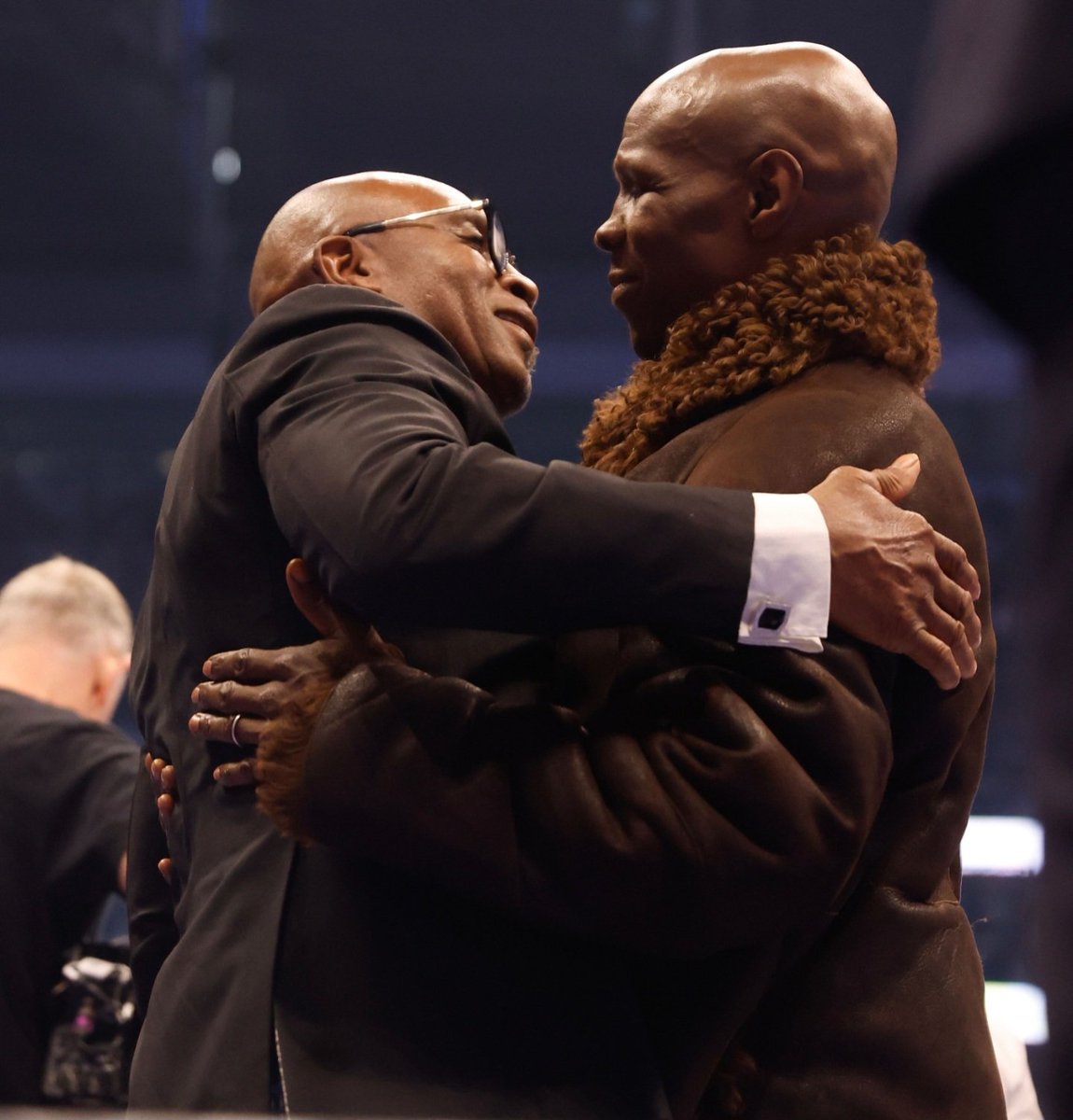 Two british boxing legends embrace before the battle commences as the fued continues #EubankBenn