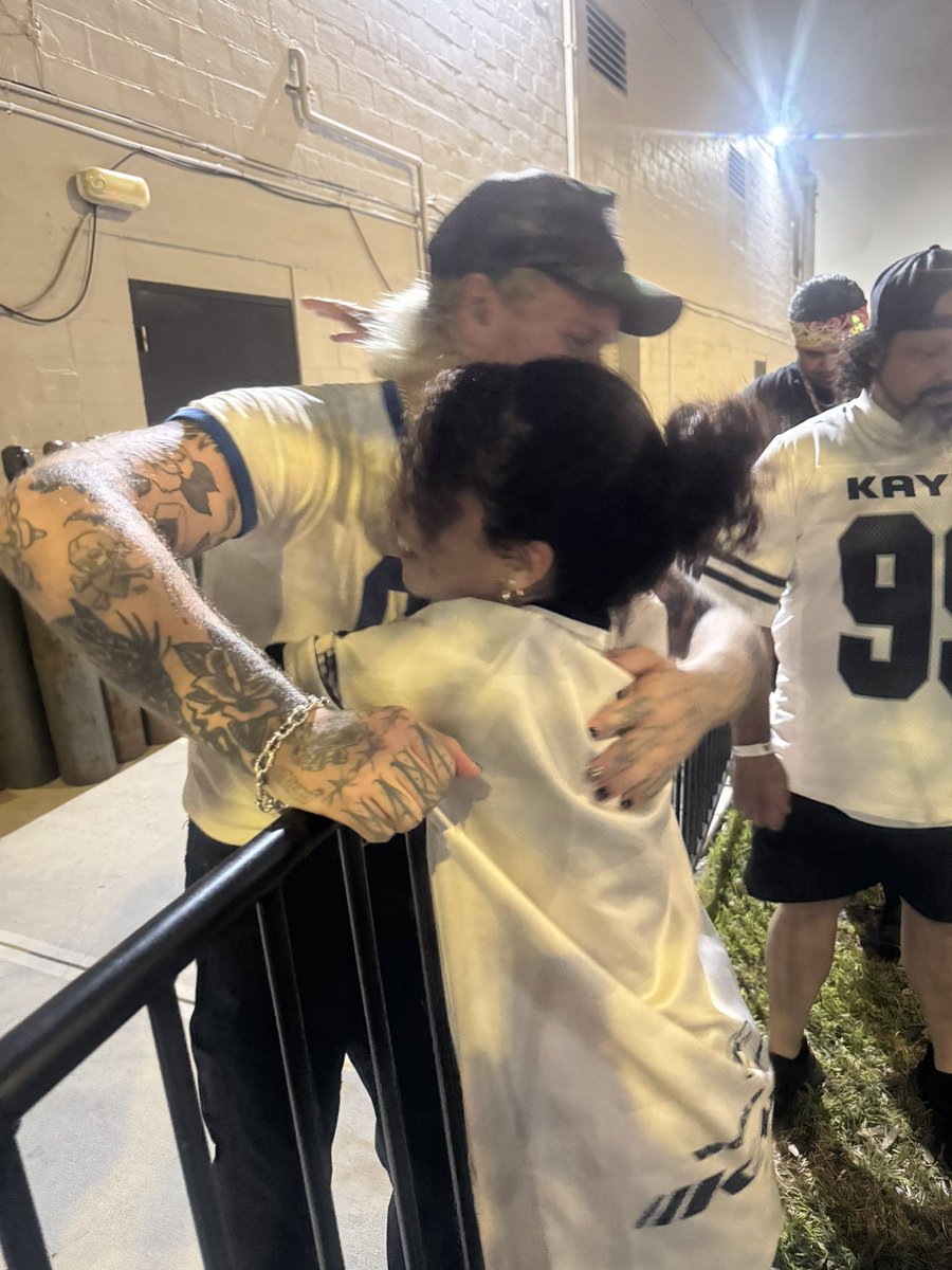 naviwavi tweet media