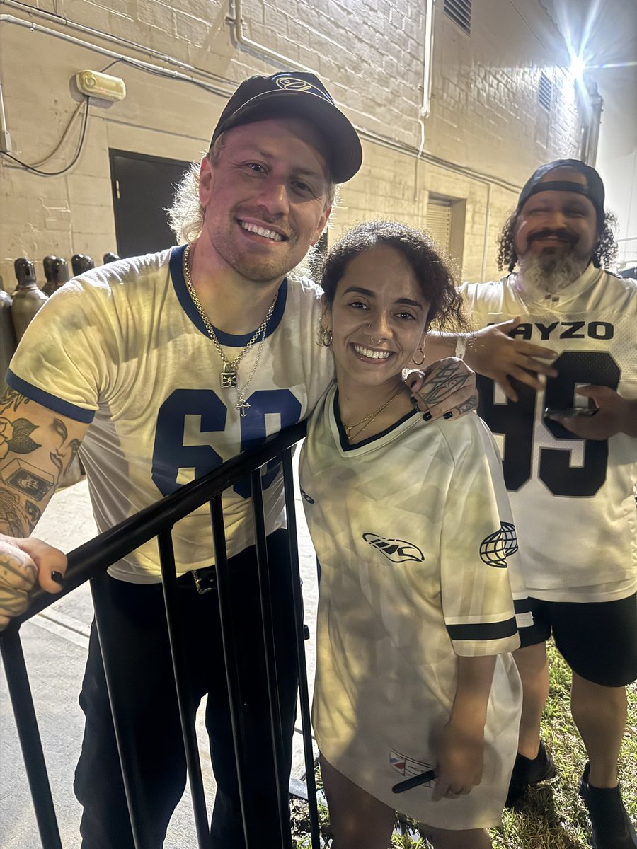 naviwavi tweet media