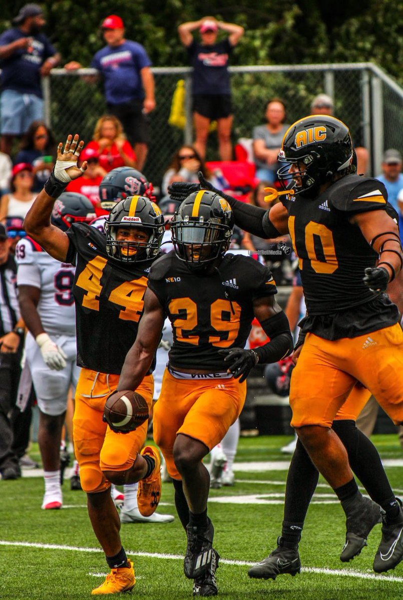 CarmeloM35's tweet photo. I am Extremely Blessed To Receive An Offer From American International College @CoachMikeBlock @AICFootball 
#AGTG https://t.co/fUy8Fu6huj