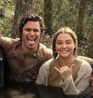 jarahsbandana's tweet photo. have you seen my parents! last seen them in 2021!! https://t.co/xknLjbMlwS