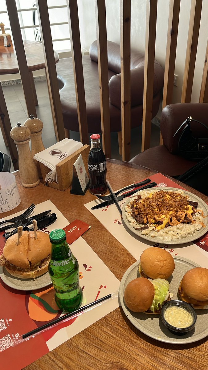 الليالي السعيدة تصنعها الأخوات دائماً❤️❤️.