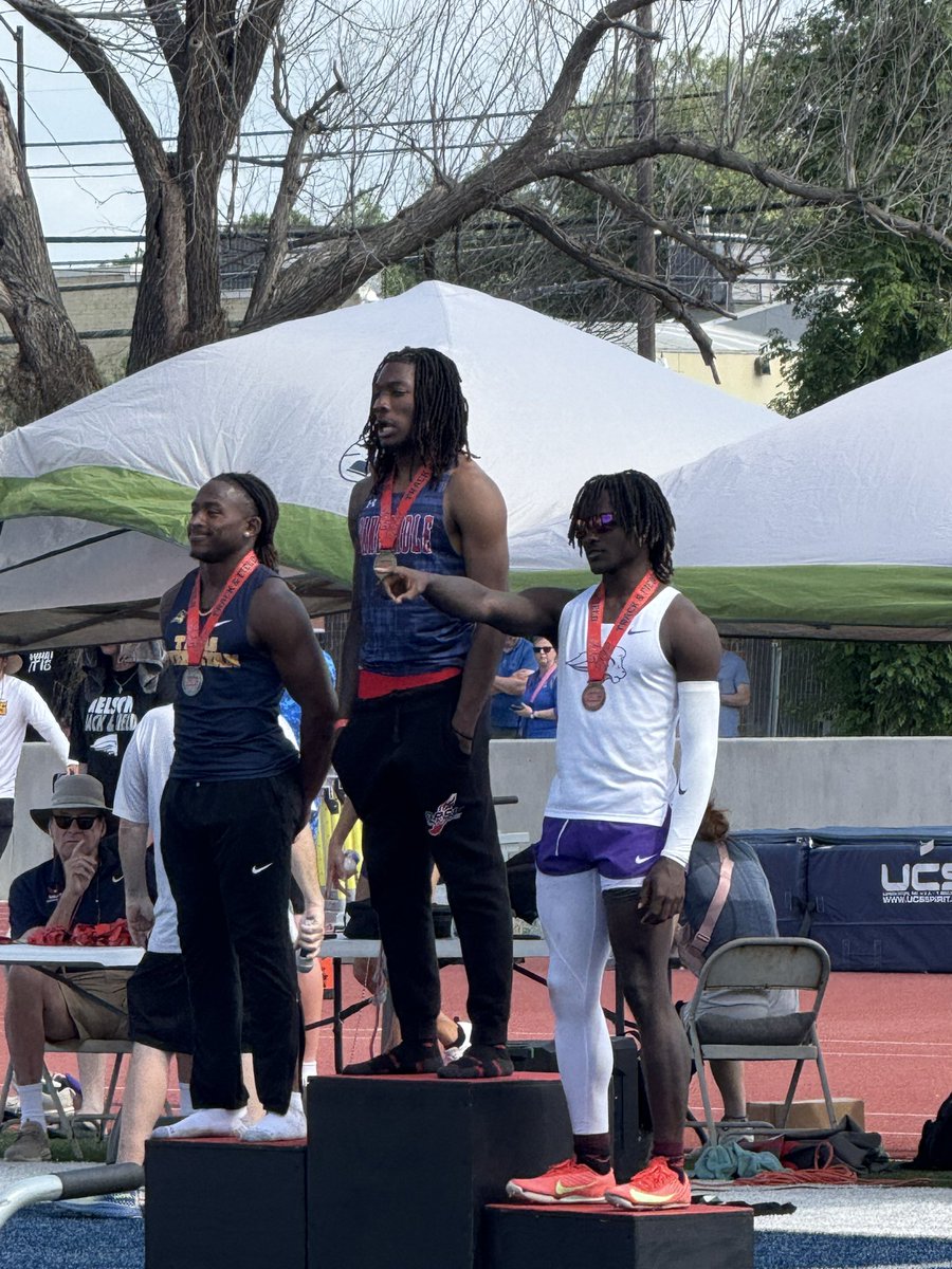 JoshRagsdale's tweet photo. Former Conrad Charger Jaquarius Gordon is a NAIA NATIONAL QUALIFIER in the 200 and 4x100! Congrats @ZhillAce 

@SBarrios_DISD @VivFairley @DallasISDSupt @dallasathletics @ConradSchools @DrBrianLusk @RyanZysk @ConradCharger https://t.co/xbkz5nK2z8