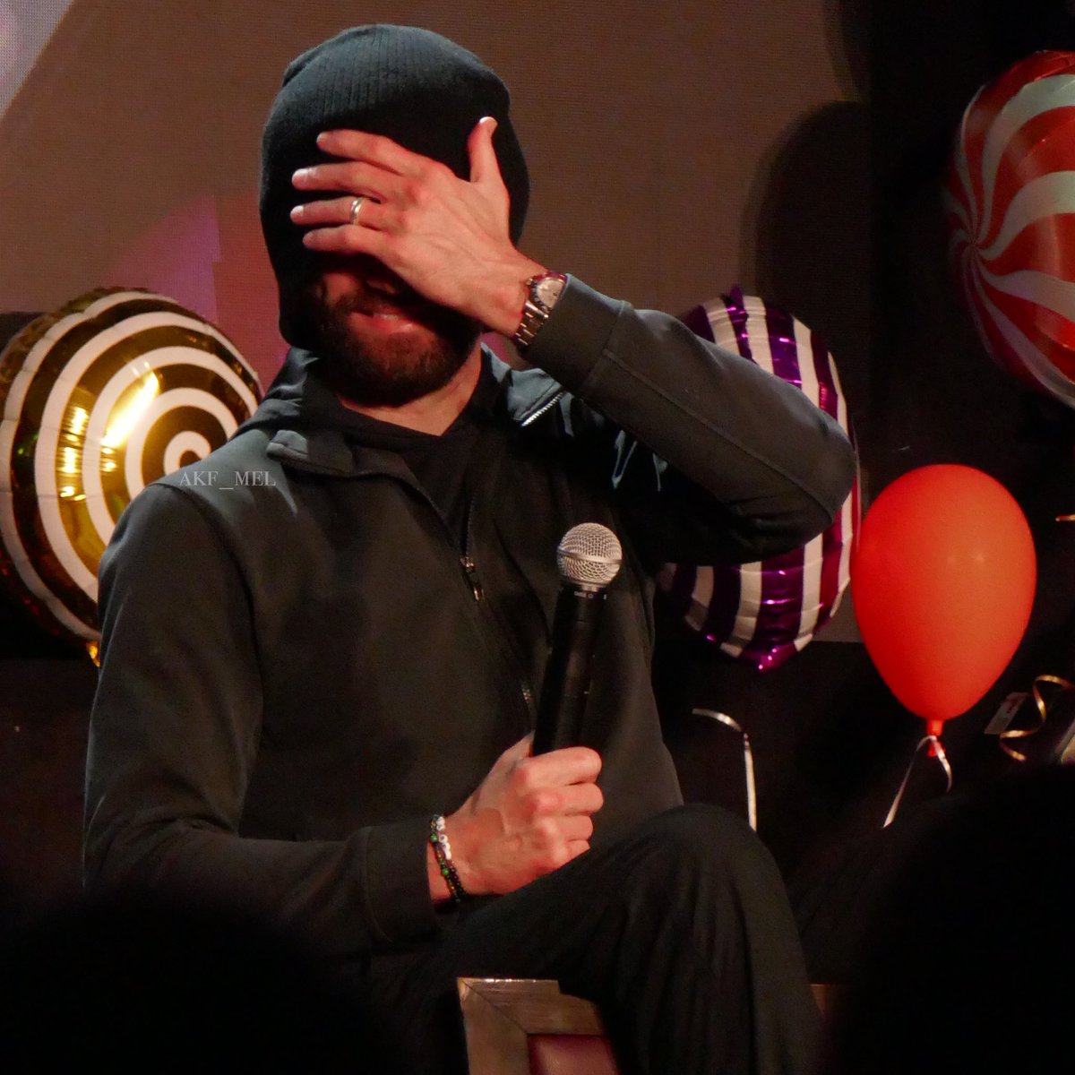akf_mel's tweet photo. Peekaboo smile 🥰  #JIB15 #JibCon #JibCon15 #Spn #Supernatural #SPNFamily #JaredPadalecki #SmileyJared https://t.co/V0djWTf2u9