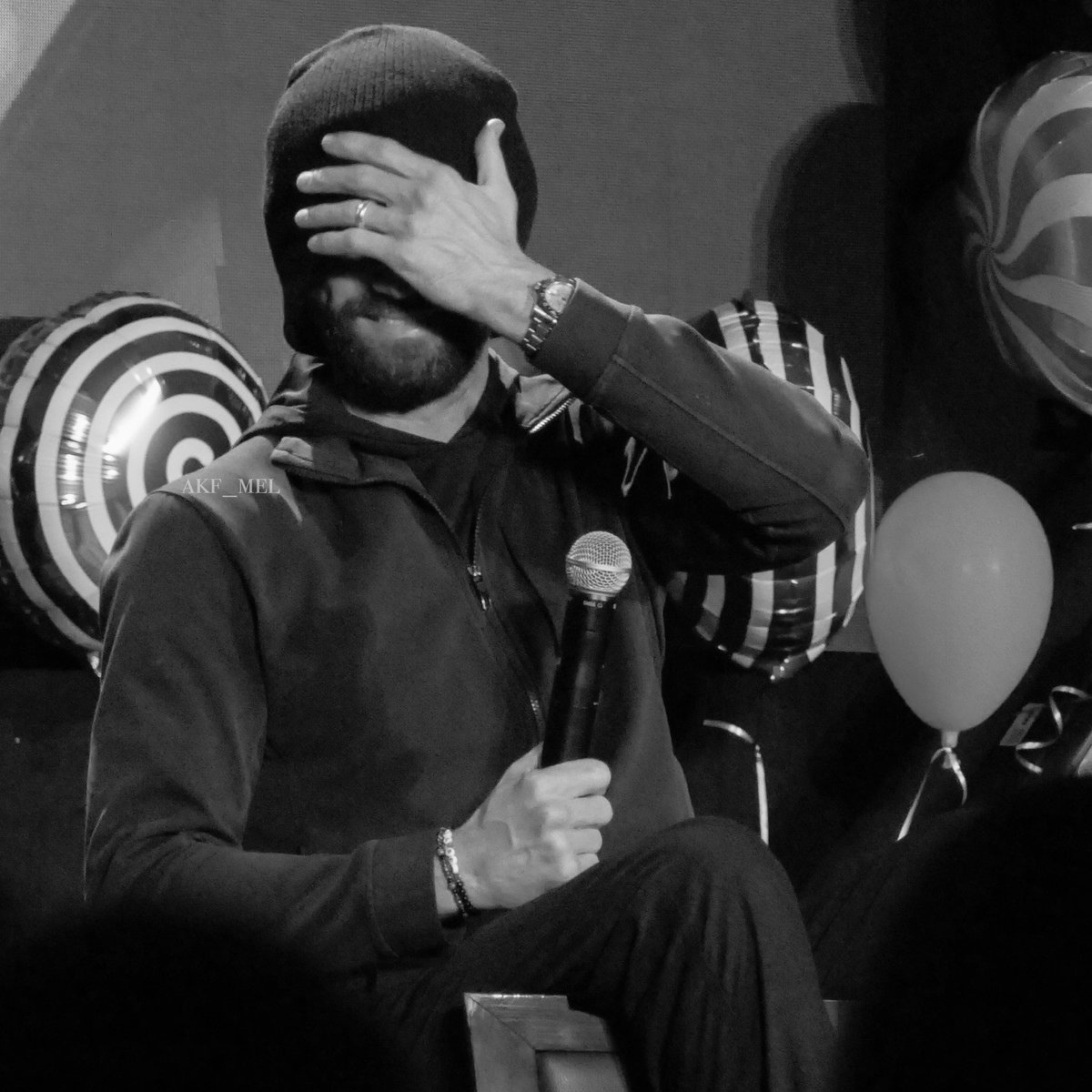 akf_mel's tweet photo. Peekaboo smile 🥰  #JIB15 #JibCon #JibCon15 #Spn #Supernatural #SPNFamily #JaredPadalecki #SmileyJared https://t.co/V0djWTf2u9