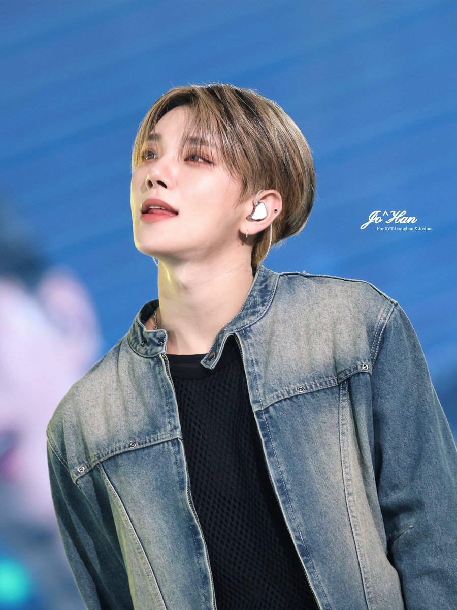 AJeongshu's tweet photo. 2025.4.26

🇯🇵𝐅𝐚𝐧𝐦𝐞𝐞𝐭𝐢𝐧𝐠·𝐇𝐨𝐥𝐢𝐝𝐚𝐲 𝐢𝐧 𝐎𝐬𝐚𝐤𝐚

🤫

#세븐틴 #Seventeen #セブンティーン
#洪知秀 #조슈아 #JOSHUA #ジョシュア https://t.co/MkDrbElOuu