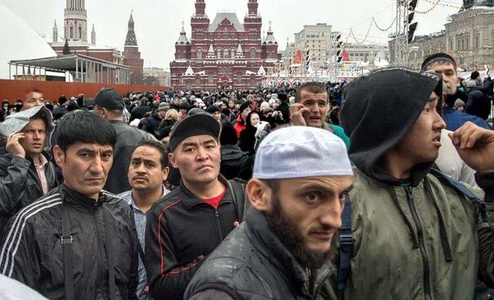 🇷🇺 Demografie-Schock: Jede zweite Mutter in Moskau &amp; St. Petersburg Migrantin

📊 Moskau: Laut Studie des FNISC RAS kamen 2023 in der russischen Hauptstadt im Schnitt 48,8 % der Neugeborenen von Müttern nicht-russischer Herkunft zur Welt – bei den Vätern liegt der Anteil bei 41,0