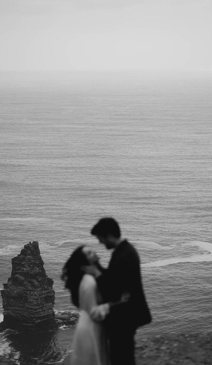 7itkr's tweet image. ابشري بقلب مايبي غير طاريك
وابشري بعين ماتبي غير شوفك 

وابشري بحب لو قسى الوقت يرعاك
   وابشري بروح من غلاها تحوفك