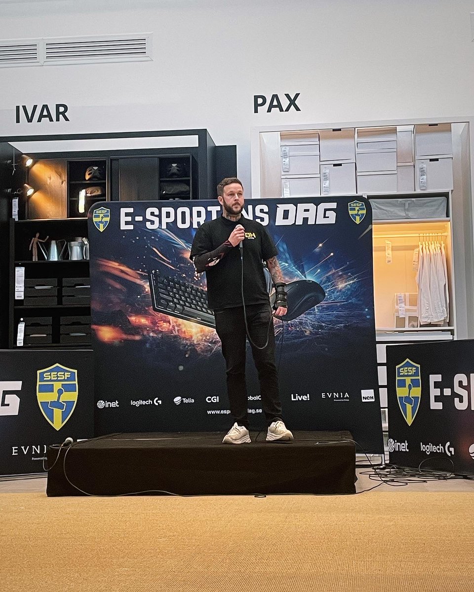 Official Emzie tweet media